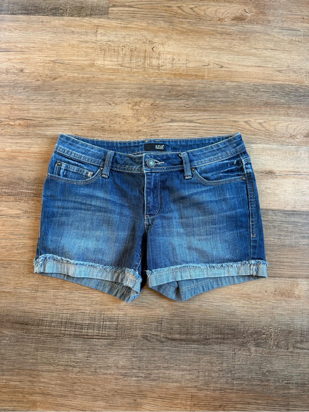 a.n.a Women's Dark Blue Rolled-Hem Denim Shorts Size 6